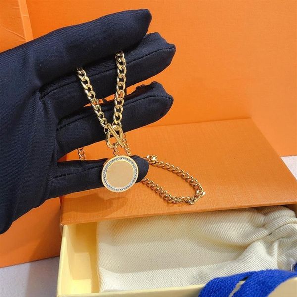 Ожерелье «Любовь» Дизайнерские женские подвески Ретро украшения из бронзы Ожерелья с подвесками-цепочками Модные латунные украшения1994
