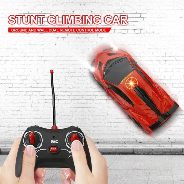 Auto elettrica RC RC Arrampicata su parete con soffitto leggero Anti gravità 360 Modello rotante Elettrico Acrobazia alla deriva Veicolo Giocattoli per bambini 231017