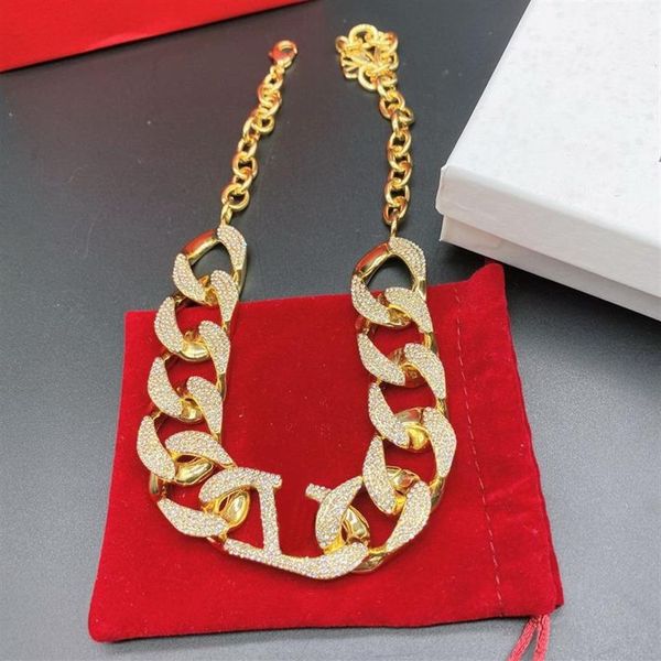 Orecchini da donna personalizzati in oro a cerchio con diamanti pieni V lettera Segno semplice orecchino a cerchio orecchini esagerati moda Designer256z