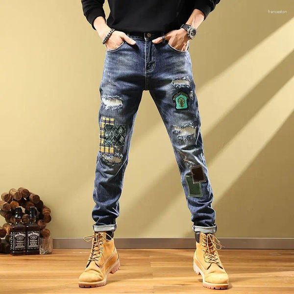 Jeans da uomo coreano bella toppa strappata vintage autunno 2023 versatili pantaloni elastici europei e americani per giovani