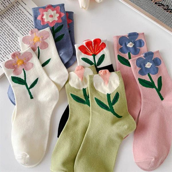 Calzini da donna 3 paia lotto Cartoon Tulip Mid Tube Flower Cotton Pack Simpatico stile coreano giapponese Harajuku Inverno Kawaii traspirante