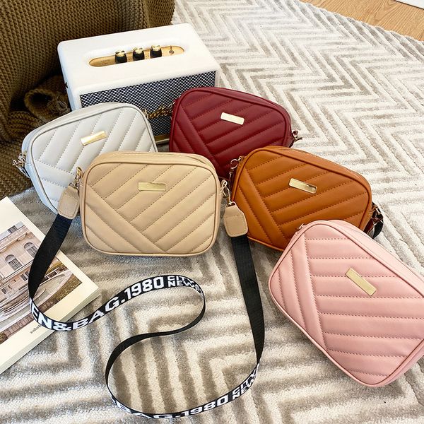 Moda Rolling Strip Ladies Tasarımcı Kamera Çantası Lingge Crossbody Bag Kadın Yeni Depolama Çantası Lüks Tek Omuz Cep Telefonu Çantası