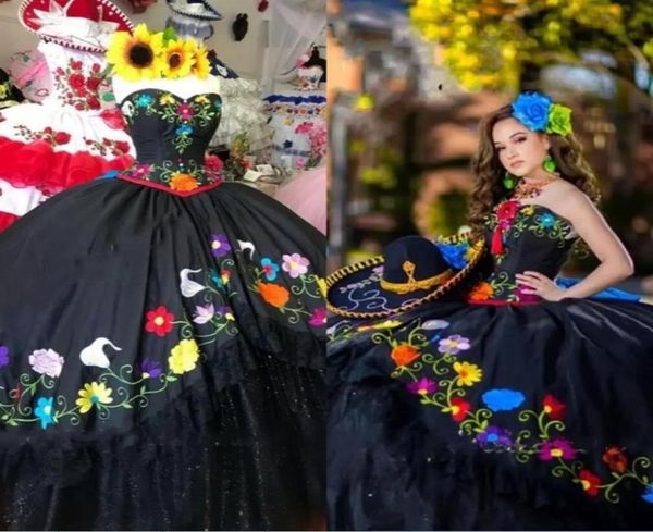 Schwarze Quinceanera-Kleider im mexikanischen Stil Charro 2023 Blumen bestickte Spitzenschichten Tüll-Satin-Abschlussball-Kleider für xv anos5401945