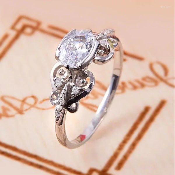 Anneaux de mariage Huitan Délicat Bague de fiançailles féminine avec brillant Zirconia Mode Femmes Band Magnifique Anniversaire Accessoires de fête