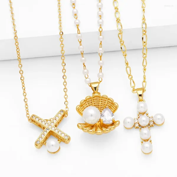 Anhänger Halsketten FLOLA Kupfer vergoldet Zirkon Shell für Frauen Exquisite Perle Kreuz Eleganter Schutz Schmuck NKEB256