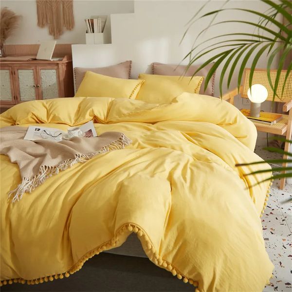 Bettwäsche Sets amerikanischer Stil Furball Quasten gelbe Set Queen Home Hairball Quasten Bettdecke Sets weich Kingsize Size Duvet No Sheet 231017