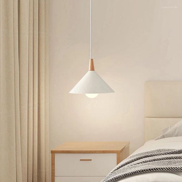 Kolye lambaları İskandinav lambası minimalist ahşap sanat yemek odası üç baş masa çubuğu yaratıcı yatak odası küçük kolye