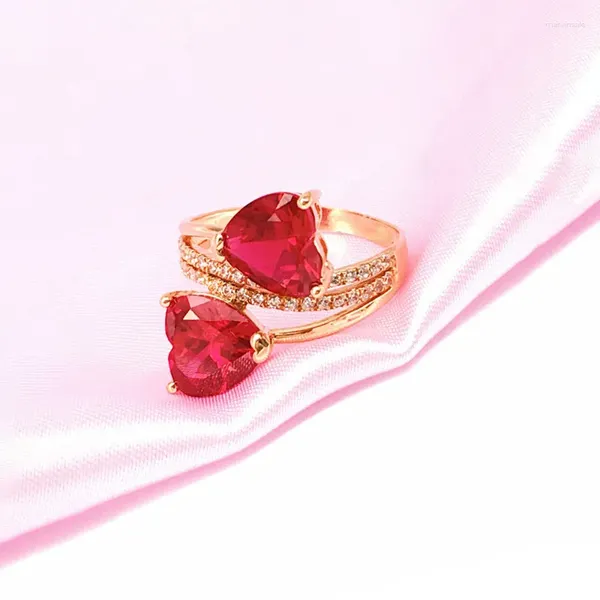 Кольца кластера Модный романтический красный драгоценный камень Фиолетовое золото 585 пробы с инкрустацией Два обручальных кольца в форме сердца Легкие роскошные украшения с покрытием из роз 14 карат