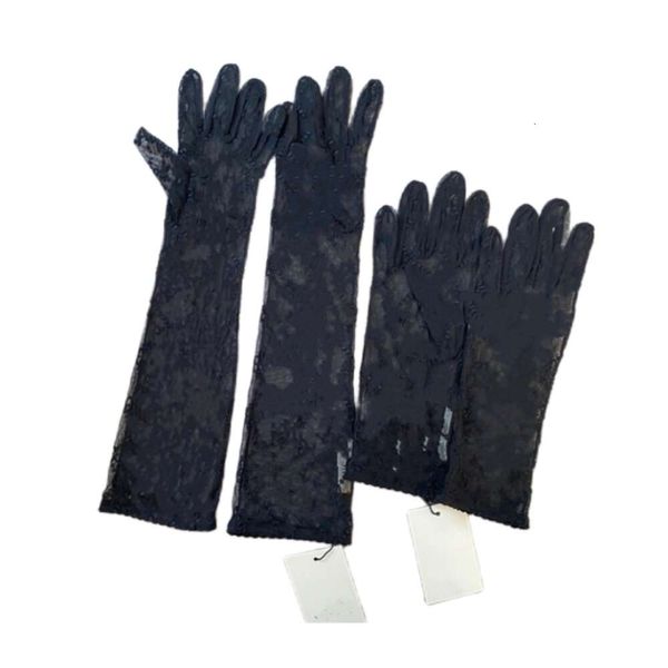 Перчатки Роскошные ветрозащитные теплые черные тюлевые перчатки высшего качества для женщин Дизайнерские женские буквы с принтом вышитые кружева для женщин Ins Fashion Тонкие перчатки для вечеринок 2 размера