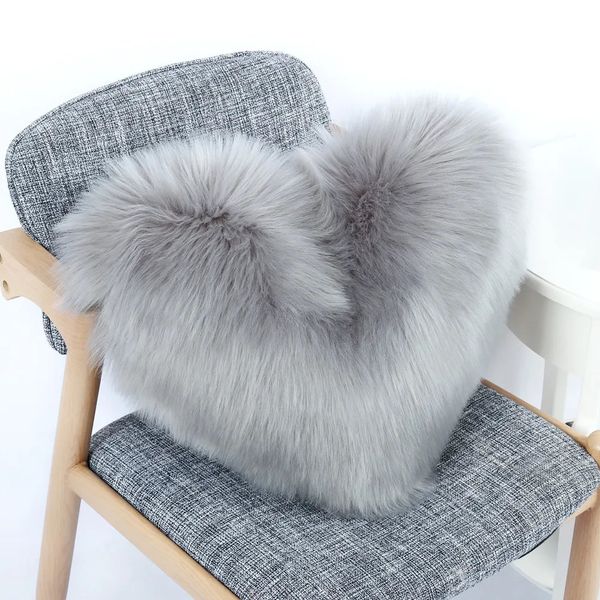 Cuscini di peluche Cuscini Nordic Peluche Cuscino Morbido Farcito Amore a forma di cuore Cuscino del divano Giocattoli per bambini Bambola Casa Arredamento camera da letto Simpatico divertimento Regali per bambini 231017