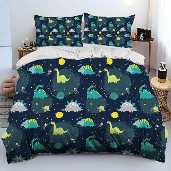 Conjuntos de cama Dinossauro dos desenhos animados Espaço Bonito Dino Crianças Presente Consolador Set Duveta Capa Cama Quilt Fronha King Queen Size 231017