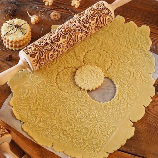 Yuvarlanan pimler pasta tahtaları arjmide derin oyulmuş ahşap kabartmalı kurabiyeler çiçek donu kıvrımlar fırın yapmak için yuvarlanma pimi haddeleme pinleri zm028 231018
