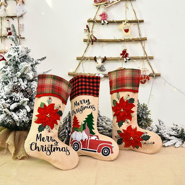 Nuova decorazione natalizia in lino ricamato a macchina con fiori rossi di Natale, calzini natalizi per anziani, cartoni animati creativi per auto