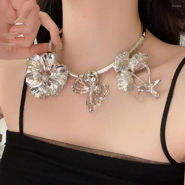 Girocollo di lusso in argento colore fiore farfalla collana per le donne fascino iperbole fresco elegante collare catena gioielli alla moda vintage