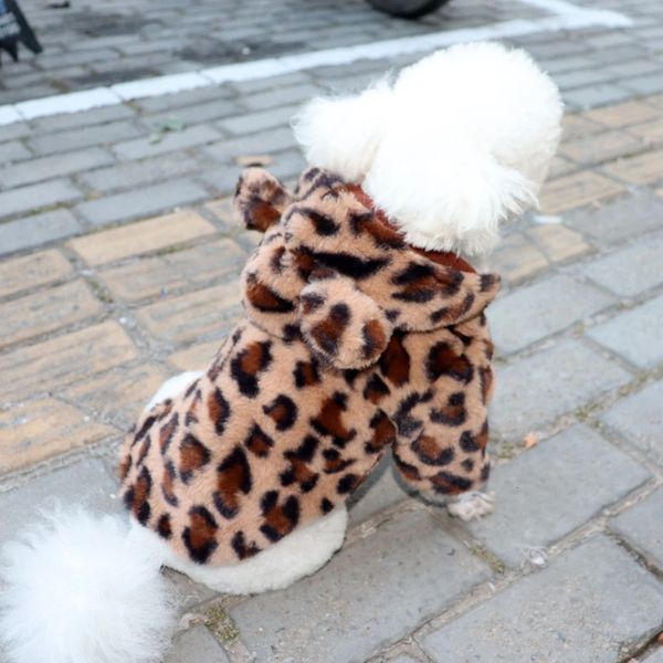 Одежда для собак Леопардовые пальто из искусственного меха Куртки для домашних животных Зимняя одежда для кошек Толстовки розово-коричневые пушистые для холодной погоды с капюшоном для щенков 231017