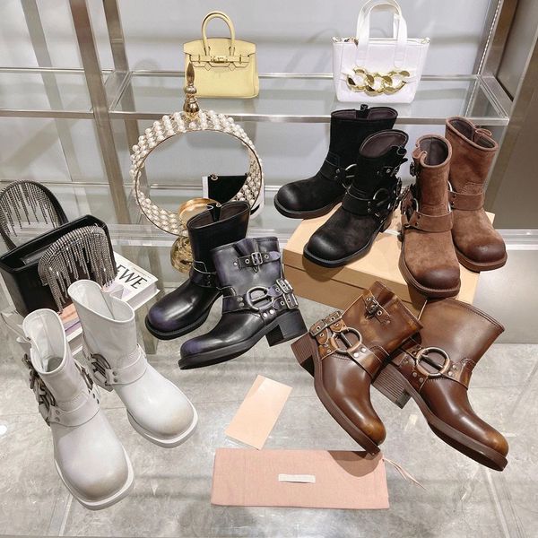 Miui Luxuriöse Miui Designer-Stiefel mit Gurt und Schnalle aus Rindsleder, Biker-Kniestiefel, klobiger Absatz, Reißverschluss, Ritterstiefel, eckige Zehenpartie, Stiefeletten, Western-Winterstiefel für Damen