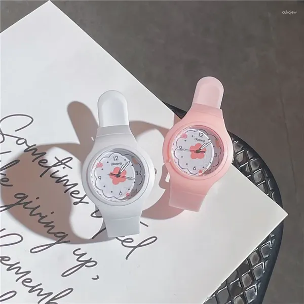 Bilek saatleri sevimli kadın saatleri plastik kuvars basit relojes kız öğrencileri gündelik saat hediye reloj para mujer izlemek
