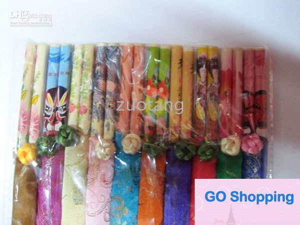 Оптовая продажа, уникальные одноразовые бамбуковые свадебные палочки для еды с шелковым мешочком, 10 пар/лот