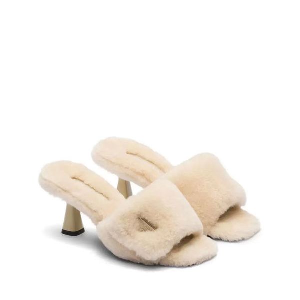 Yüksek kaliteli kuzu yün orta topuklu dikenler katırlar klasik üçgen logo deri dış taban slaytları sandaletler kadın lüks tasarımcılar ayakkabı 34-42 kutu