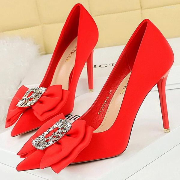 Sapatos de vestido Bigtree Silk Cetim Mulheres Bombas Bowknot Salto Alto Strass Decoração Stilettos Red Heel Casamento Grande Tamanho 43