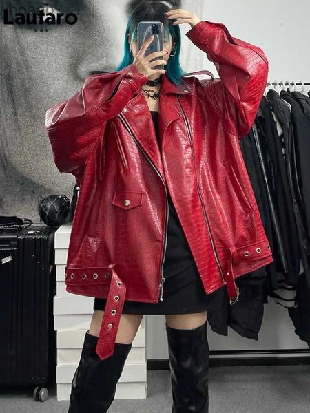 Pelle da donna finta Lautaro Primavera Autunno oversize rosso lucido modello coccodrillo giacca da motociclista manica lunga cerniera cintura moda cool 2023 YQ231018