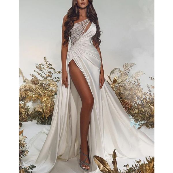 Abito da sposa in raso monospalla di lusso Abiti da sposa senza maniche con perline ricche Abito da sposa Taglie forti Realizzato su misura