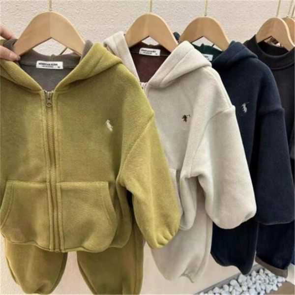 Tasarımcı Çocuk Giyim Setleri Sonbahar Kış Sıcak Polar Polar Hoodie Ceket Yürümeye Başlayan Çocuk Çocuk Erkek Kız Kir Pantolon Pantolon Takım Takip