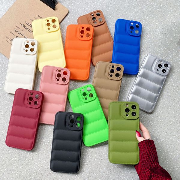 Bunte Daunenjacke iPhone Hülle für iPhone 15 14 13 12 11 Pro Max Weiche Silikon Handyhülle bestes Geschenk für Damen und Kinder