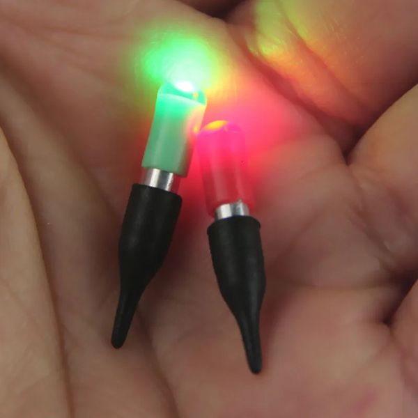 Accessori per la pesca 20/60/100 pezzi Set di stick luminosi elettronici Luce a LED verde/rosso Glow Stick Accessorio per la pesca notturna J449 231018