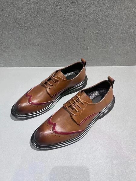 Scarpe eleganti Moda di alta qualità Marrone Uomo Pelle Punta tonda Scarpa formale Masculino Elegante abito da sposa Uomo Casual Mocassini da ufficio