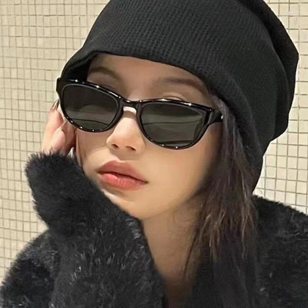 Occhiali da sole Vintage Small Oval Star Donna Coreana Celebrity Street Style Hip Hop Occhiali da sole Beach Outdoor Eyewear Shades UV400