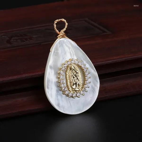 Collane con ciondolo Collana girocollo in puro vetro bianco con zirconi pavimentati della Vergine Maria, fascino religioso, collana girocollo con conchiglia a goccia d'acqua naturale per donne e ragazze