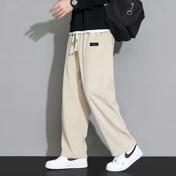 Pantaloni da uomo Primavera Autunno Moda Temperamento Coreano Velluto a coste Wideleg Uomo Allentato Casual Tinta unita Pantaloni sportivi maschili Streetwear Abbigliamento 231018