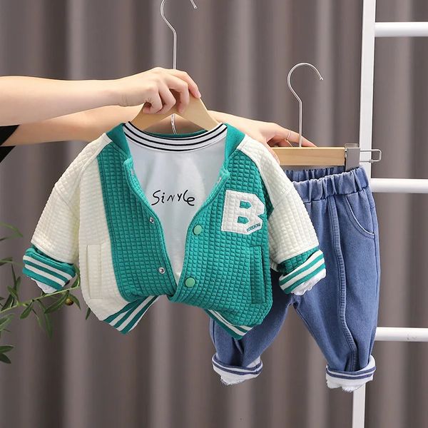 Conjuntos de roupas outono bebê carta manga longa terno 0-5 anos meninos e meninas xadrez casaco calças três peças simples casual sportswear 231019