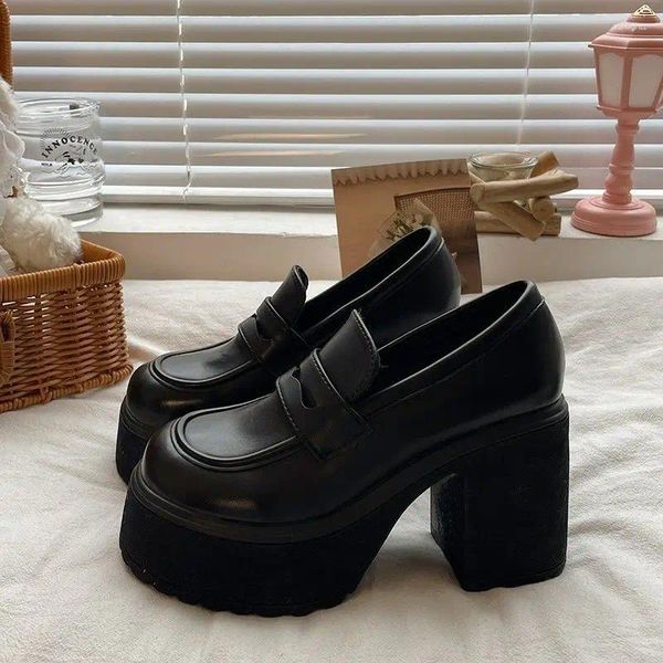 Sapatos de vestido Chunky plataforma mocassins salto de couro de patente deslizamento em mulheres casuais senhora escritório japonês lolita preto 10cm saltos bombas