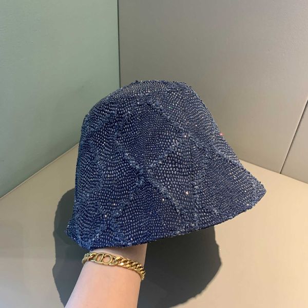 Cappello da pescatore in tinta unita con strass Versione coreana Rete rossa versatile a tesa piccola Cappello da pescatore Cappello da bacino personalizzato viso piccolo Cappello con visiera parasole 231015