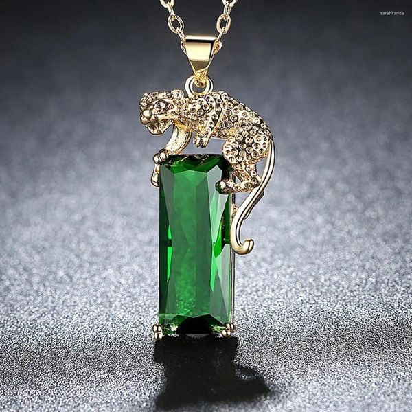 Collane con ciondolo Lussuosa pietra verde brillante Leopardo Elegante collana di animali placcati in oro Regalo di gioielli per feste di moda per le donne Amica mamma