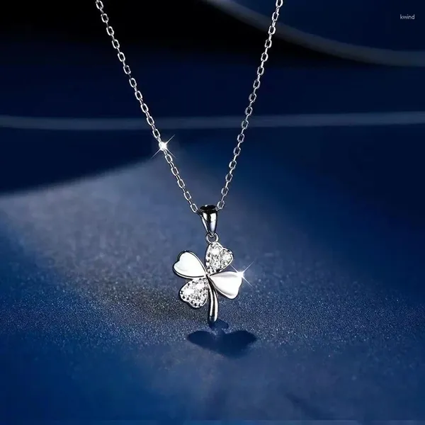 Collane con ciondolo VOQ Colore argento Mosaico Zircone Collana a catena con fiori a quattro foglie Accessori girocollo con colletto alla moda di lusso leggero da donna