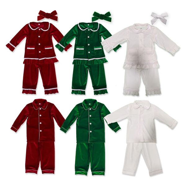 Pigiama 2023 Inverno Famiglia Natale Abiti coordinati Abbigliamento per bambini Ragazze Ragazzi Pigiama di velluto rosso Verde Crema Bianco PJS Set Indumenti da notte 231019