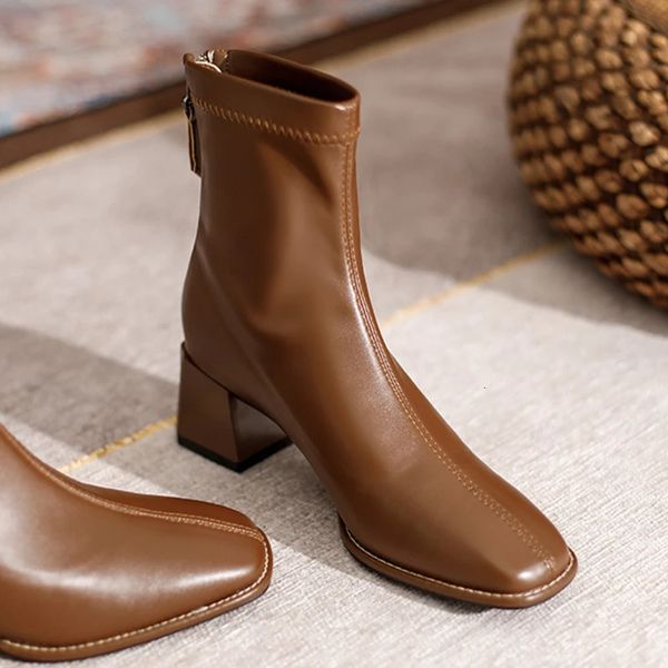 Botas de tornozelo de inicialização primavera outono estilo coreano moda volta zip salto alto cor sólida sapatos de dedo do pé quadrado botas para mujer 231019