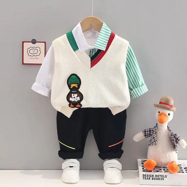 Set di abbigliamento Set di vestiti per neonato occidentale Primavera Autunno Cartoon Scollo a V lavorato a maglia Gilet senza maniche T-shirt Jeans Abiti per bambini per ragazzi Tute 231020