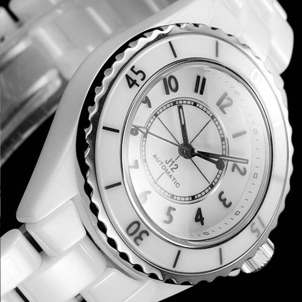 Doğu J12 33mm H0968 İsviçre Kuvars Bayanlar Kore Seramik Beyaz Dials Siyah Numara Markerleri Seramik Bilezik Süper Edition Womens Saatler Puretime C777