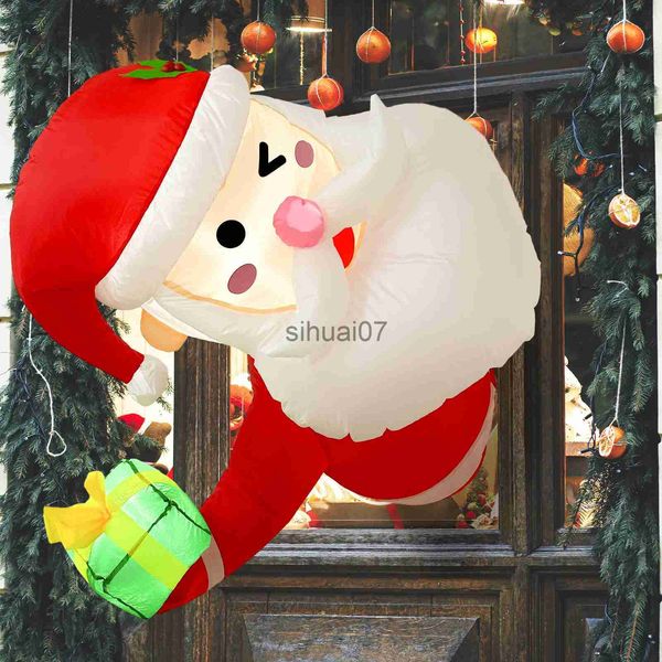 Decorazioni natalizie OurWarm Babbo Natale gonfiabile da 35 piedi inclina le decorazioni natalizie verso l'esterno dalla finestra e le fa esplodere con luci a LED sul cortile