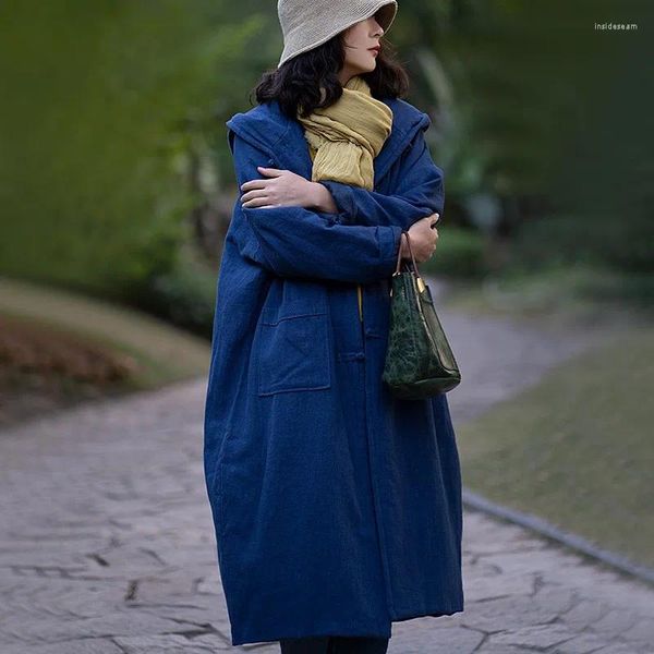 Trench da donna Johnature Donna Blu scuro con cappuccio Parka vintage con bottoni Manica lunga Inverno 2023 Tasche in stile cinese Lino