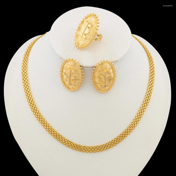 Collana di orecchini con set di gioielli per feste africane dal design ovale con anello per l'uso quotidiano. Clip da cocktail placcata in oro 18 carati