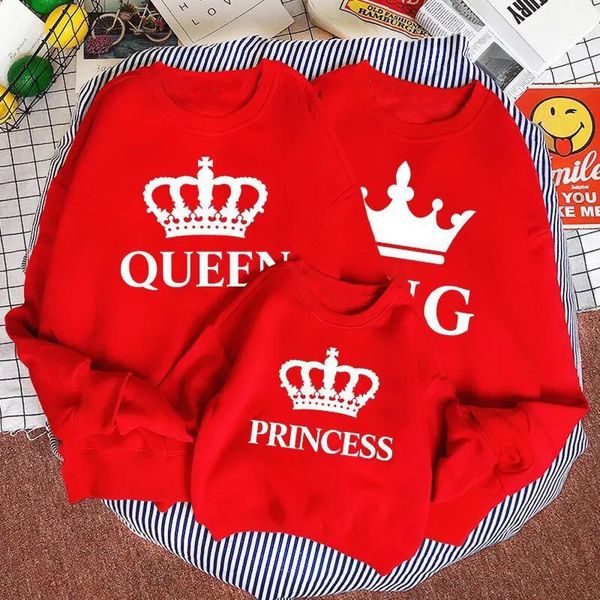 Aile Eşleşen Kıyafetler Eşleşen Aile Kıyafetleri Kral Kraliçe Prens Prenses Gömlek Anne Baba Kızı Sweatshirt Set Çift Giyim Crown Pullover 231019