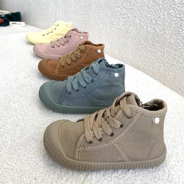 Scarpe basse Scarpe casual per bambini Scarpe unisex 2023 Classic High Top Ragazze Canvas Student Lace up Sneakers per Ragazzi Bambini Bambino 231019