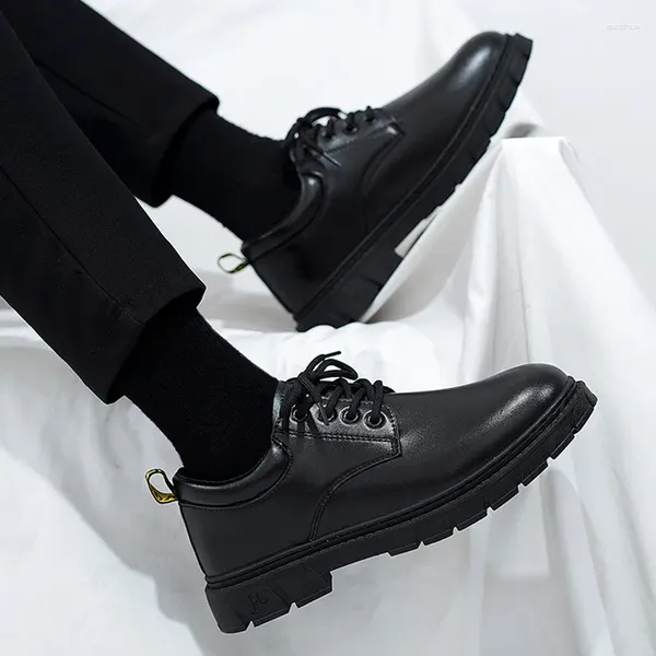 Sapatos de vestido masculino verão estilo britânico negócios formal casual couro preto terno noivo casamento fundo macio fashionabl