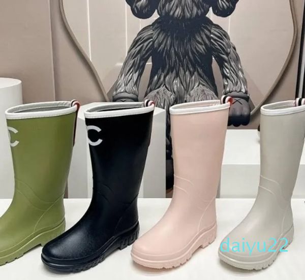 Designer de luxo botas de chuva senhora coco botas bota sapatos de borracha plana dedo do pé quadrado botas de chuva femininas salto grosso sola grossa botas de borracha feminina altura