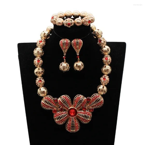 Collana Orecchini Set Ciondolo fiore di cristallo rosso per le donne Perline dorate africane Gioielli da sposa Nigeria Accessori sposa